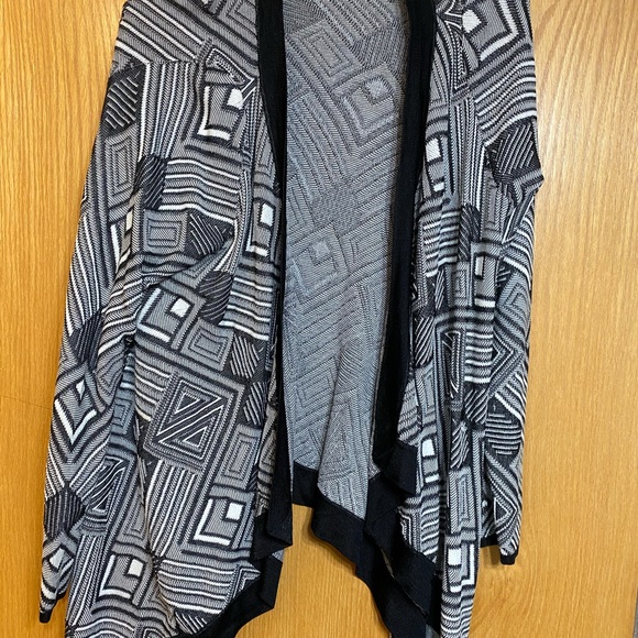 Renuar (Macy’s) geo sweater - Picture 3 of 9